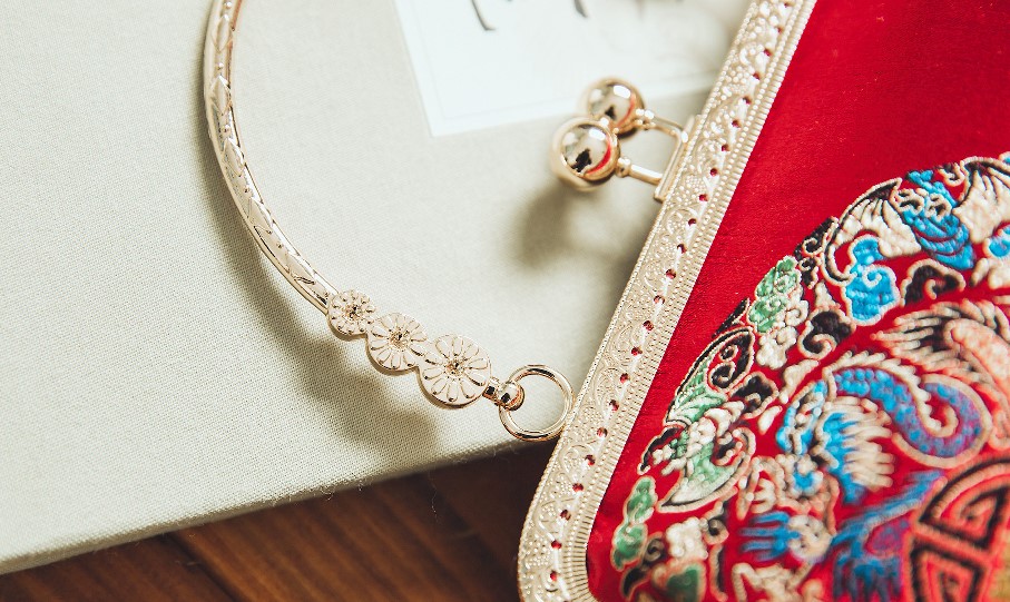 匠心啟航閱讀特色紅色龍團圖案手工包