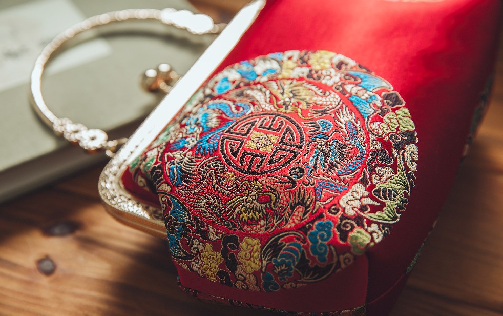 匠心啟航閱讀特色紅色龍團圖案手工包