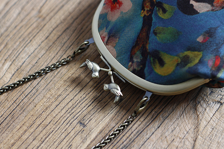 匠心啟航閱讀元素復(fù)古小鳥斜跨包，唯美手工包