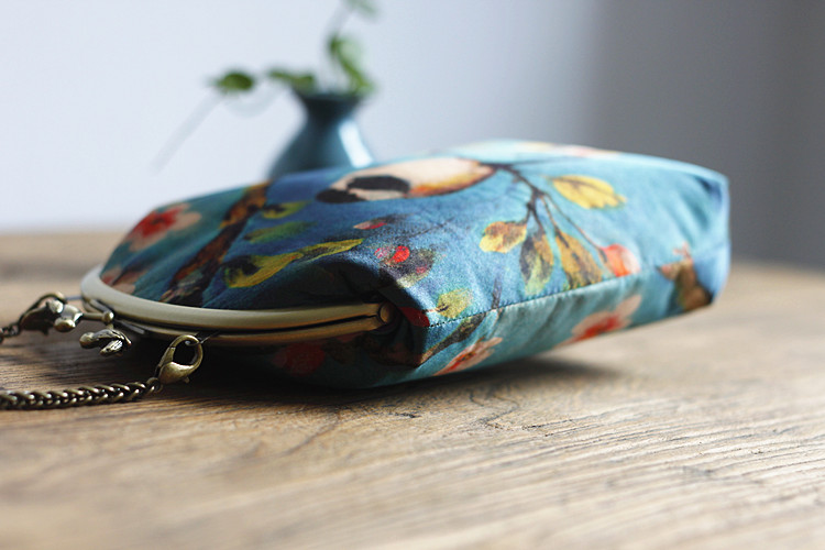 匠心啟航閱讀元素復(fù)古小鳥斜跨包，唯美手工包