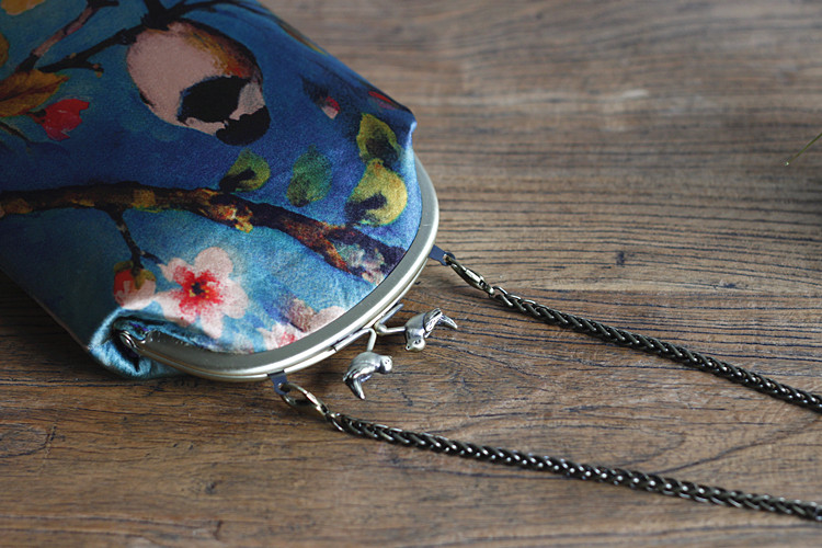 匠心啟航閱讀元素復(fù)古小鳥斜跨包，唯美手工包