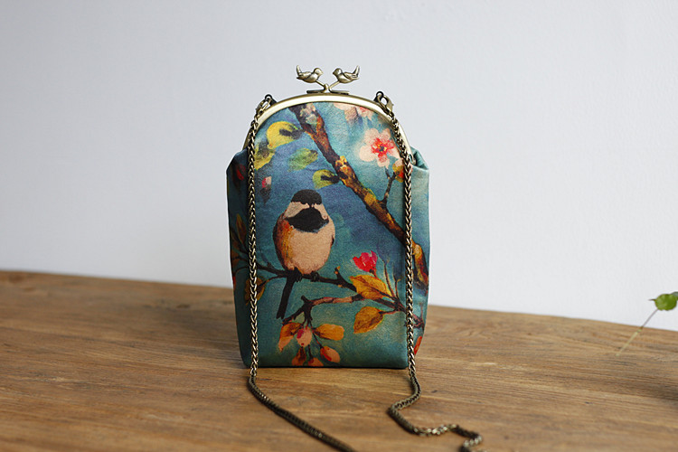 匠心啟航閱讀元素復(fù)古小鳥斜跨包，唯美手工包