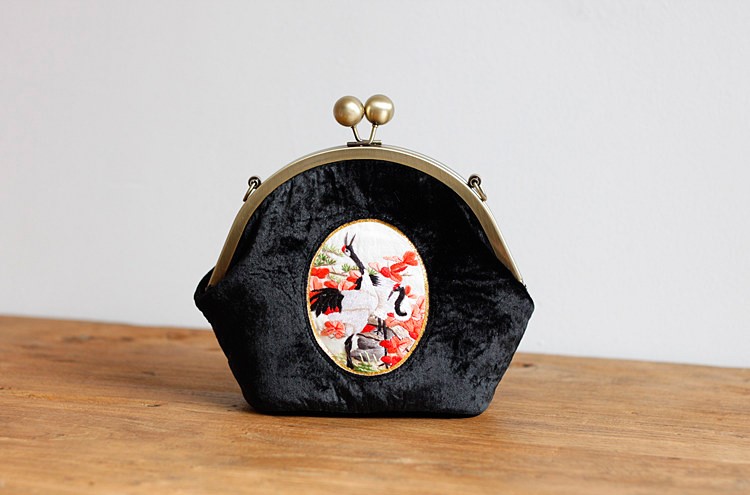復(fù)古仙鶴刺繡斜跨包，唯美黑色絲絨手工包