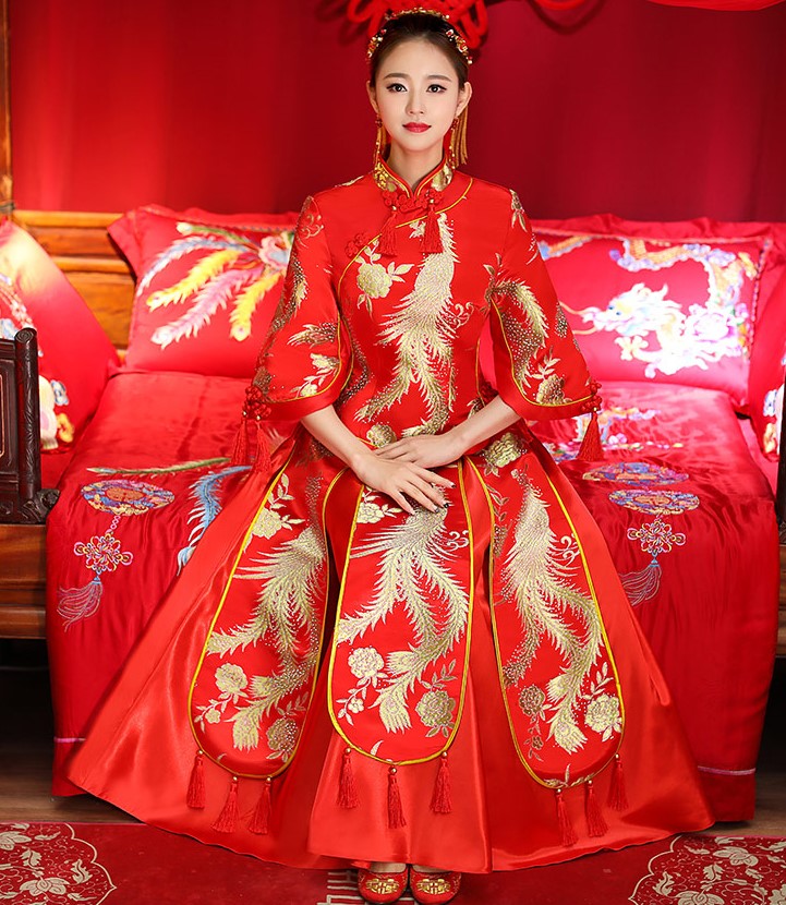 中式傳統(tǒng)新娘禮服，金絲刺繡中式禮服