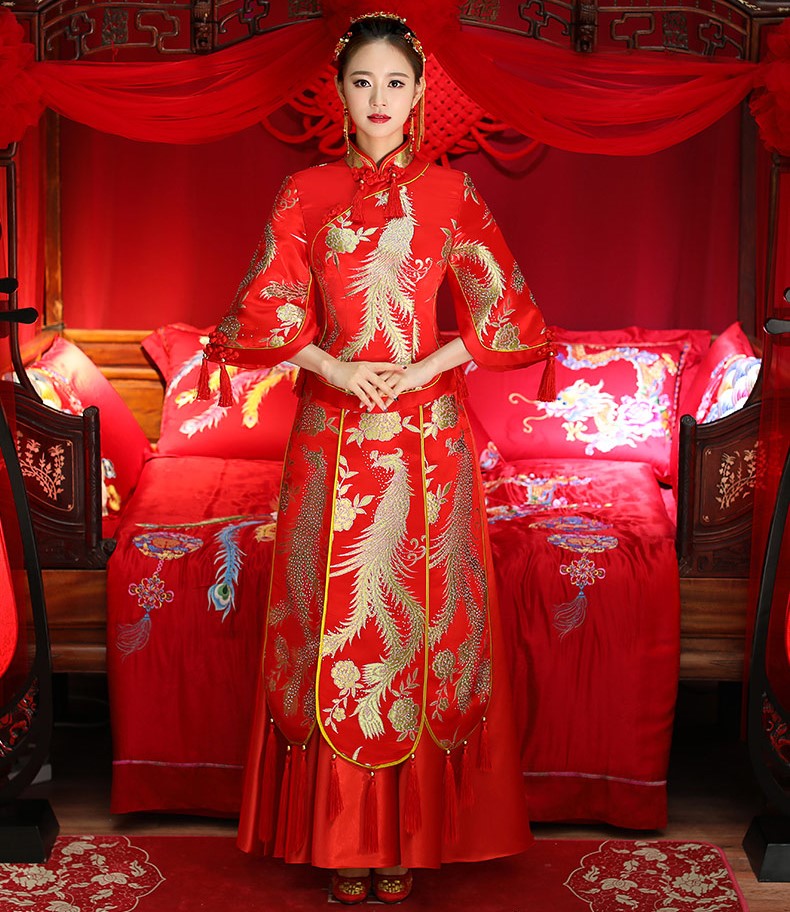 中式傳統(tǒng)新娘禮服，金絲刺繡中式禮服