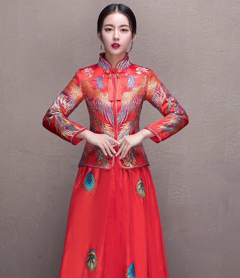 鳳凰刺繡新娘禮服，輕紗裙擺中式禮服