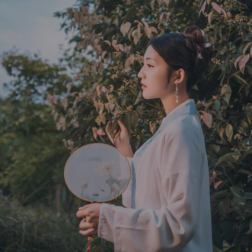 文藝帶團(tuán)扇女生頭像，唯美古風(fēng)真人頭像
