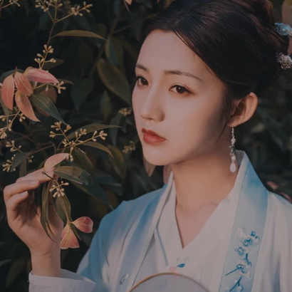 文藝帶團(tuán)扇女生頭像，唯美古風(fēng)真人頭像