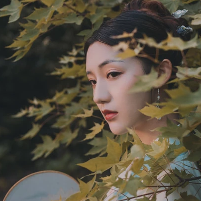文藝帶團(tuán)扇女生頭像，唯美古風(fēng)真人頭像
