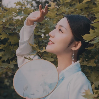 文藝帶團(tuán)扇女生頭像，唯美古風(fēng)真人頭像