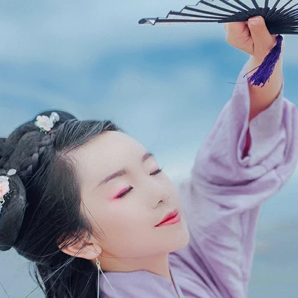 紫衣少女帶折扇頭像,唯美古風真人頭像