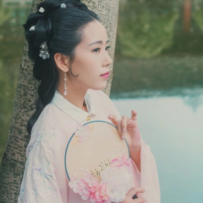 花仙子帶團扇頭像,唯美古風真人頭像