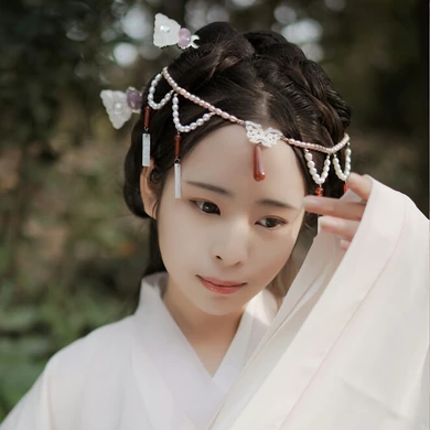 楓葉帶團扇女生頭像，唯美古風真人頭像