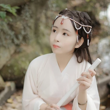 楓葉帶團扇女生頭像，唯美古風真人頭像