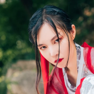 紅衣喝酒女生頭像，唯美古風(fēng)真人頭像