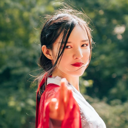 紅衣喝酒女生頭像，唯美古風(fēng)真人頭像