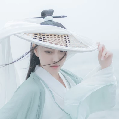 素衣俠客女生頭像，唯美古風(fēng)真人頭像