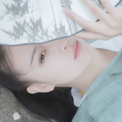 素衣俠客女生頭像，唯美古風(fēng)真人頭像