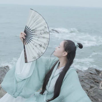 素衣俠客女生頭像，唯美古風(fēng)真人頭像