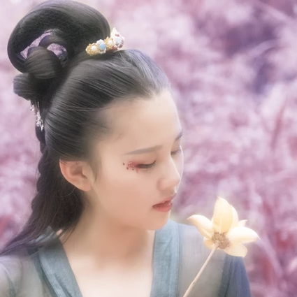 紫色文藝女生頭像，唯美古風真人頭像