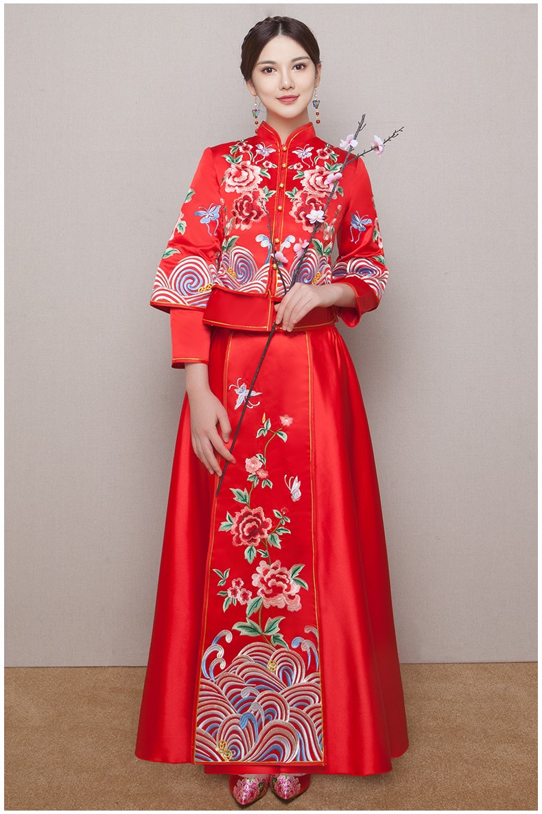 牡丹花刺繡新娘結(jié)婚禮服，波浪紋邊中式禮服