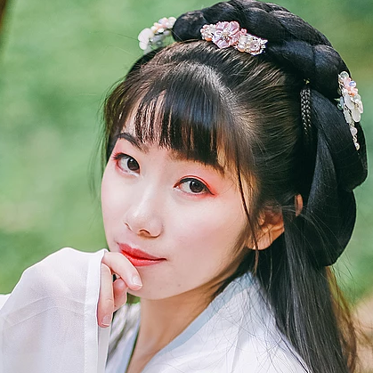 花庭樹(shù)下女生頭像，唯美古風(fēng)真人頭像