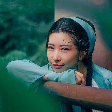 青青帶團扇女生頭像，唯美古風真人頭像