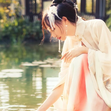 漢服帶寵物女生頭像，唯美古風(fēng)真人頭像