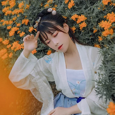 秋菊花香女生頭像，唯美古風(fēng)真人頭像