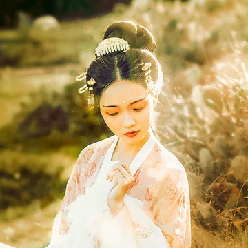 淡雅文藝帶團(tuán)扇女生頭像，唯美古風(fēng)真人頭像