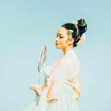 淡雅文藝帶團(tuán)扇女生頭像，唯美古風(fēng)真人頭像