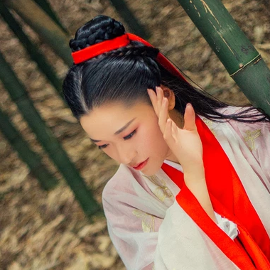 紅衣帶面具扇女生頭像，唯美古風(fēng)真人頭像