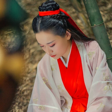 紅衣帶面具扇女生頭像，唯美古風(fēng)真人頭像