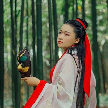 紅衣帶面具扇女生頭像，唯美古風(fēng)真人頭像