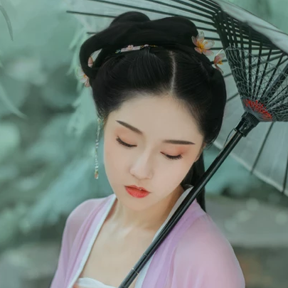 柳下紫衣帶傘頭像，唯美古風(fēng)真人頭像