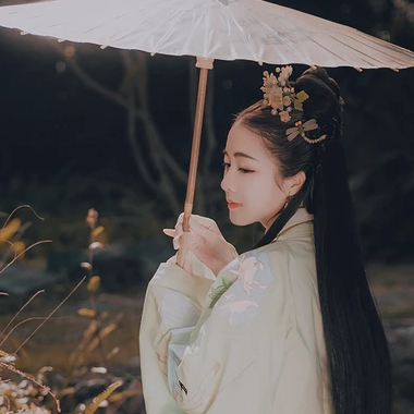 云鶴漢服帶傘頭像，唯美古風(fēng)真人頭像