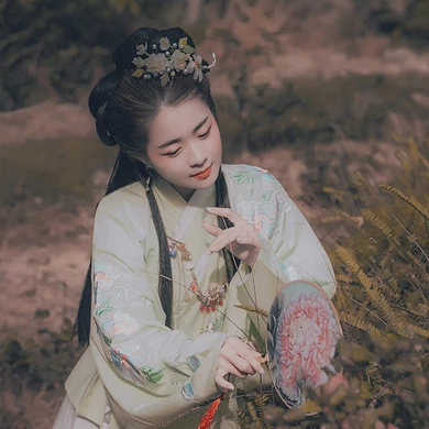 云鶴漢服帶傘頭像，唯美古風(fēng)真人頭像