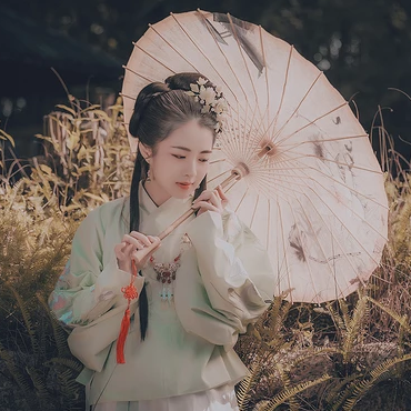 云鶴漢服帶傘頭像，唯美古風(fēng)真人頭像