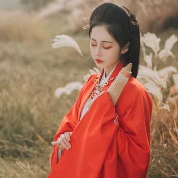 紅衣蒹葭帶傘頭像，唯美古風(fēng)真人頭像