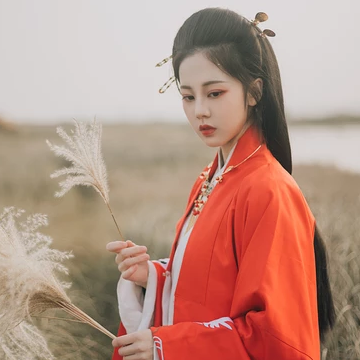 紅衣蒹葭帶傘頭像，唯美古風(fēng)真人頭像