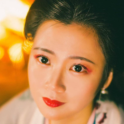 夜晚彈琵琶女生頭像，唯美古風(fēng)真人頭像