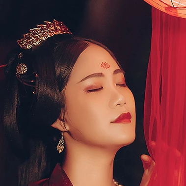 紅衣帶團(tuán)扇女生頭像，唯美古風(fēng)真人頭像