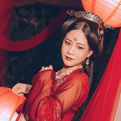 紅衣帶團(tuán)扇女生頭像，唯美古風(fēng)真人頭像