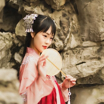 小清新粉衣帶團(tuán)扇女生頭像，唯美古風(fēng)真人頭像