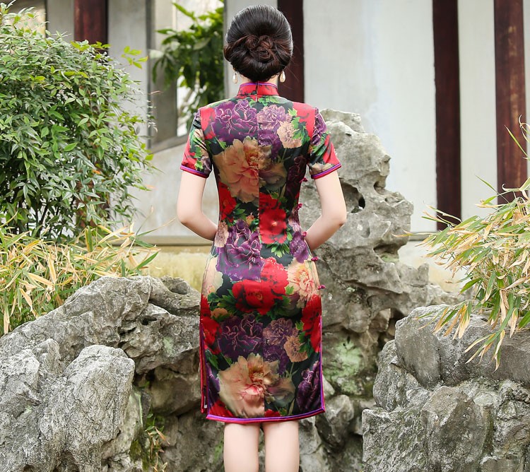 復古裙芳艷麗古典優(yōu)雅旗袍