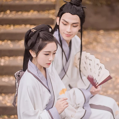 銀杏樹下情侶頭像，唯美古風(fēng)真人頭像