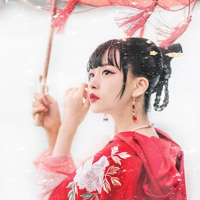 雪花飛舞紅衣女生頭像，唯美古風真人頭像