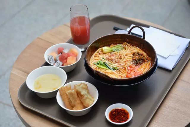 杭州·秀酒店，像上世紀(jì)劇場(chǎng)上演一場(chǎng)故事