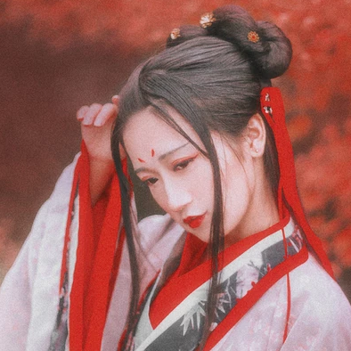 楓葉紅女生頭像，唯美古風(fēng)真人頭像