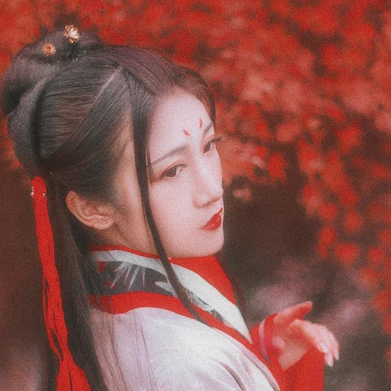 楓葉紅女生頭像，唯美古風(fēng)真人頭像